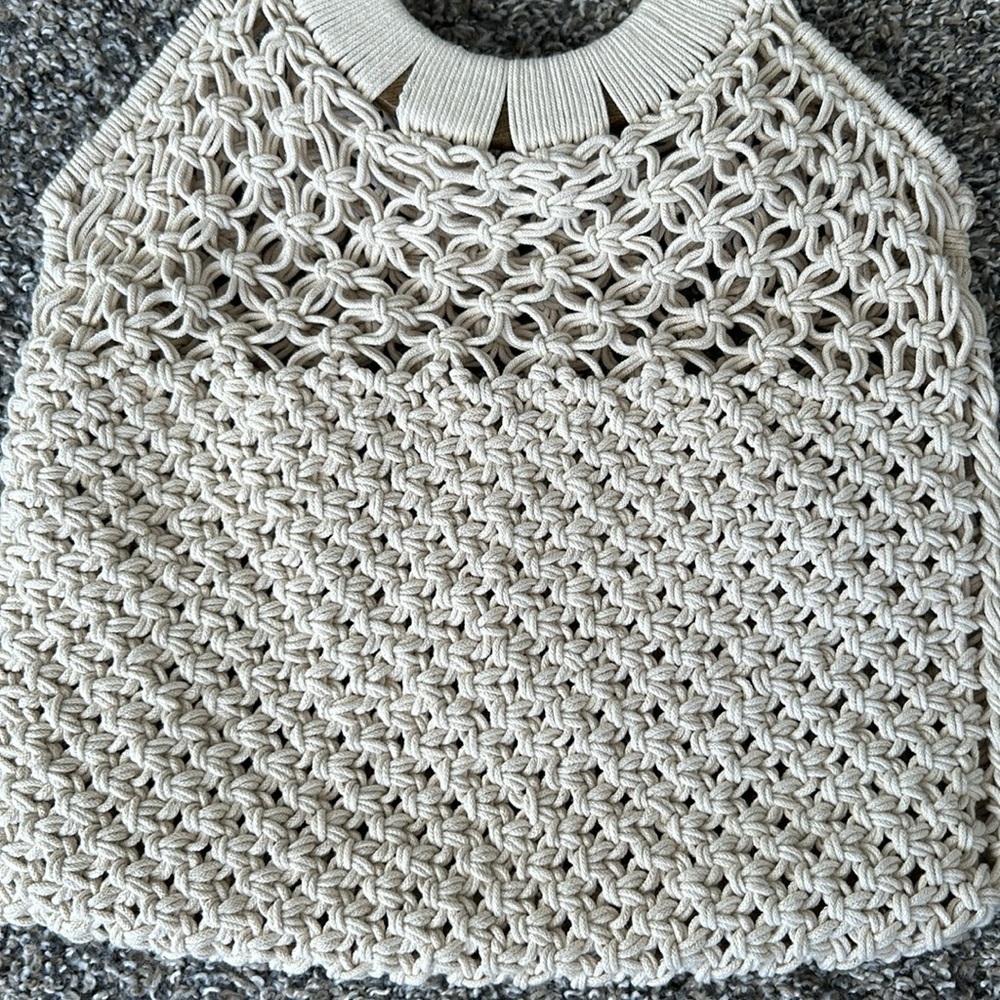5/$25 Quality designed macrame round wooden handled Boho purse - Picture 5 of 8